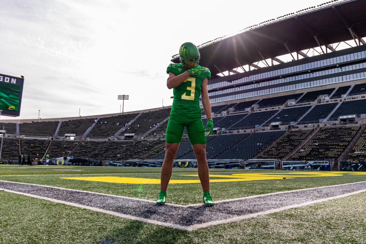 2025 Goodland (KS) tight end Likon Cure visits Oregon.